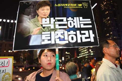 В Республике Корея демонстранты выступили с протестом против президента страны - ảnh 1